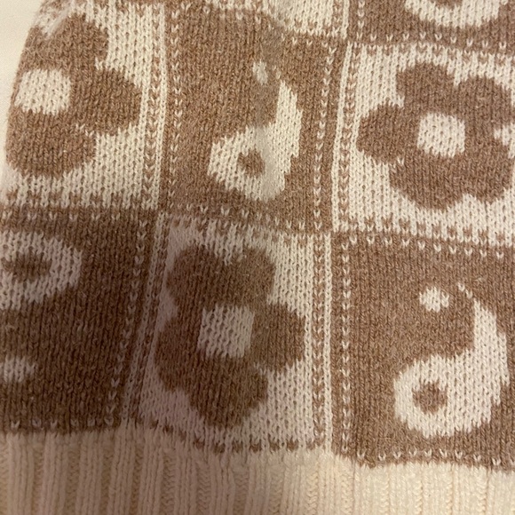 American Eagle Ying Yang Top - Picture 2 of 4